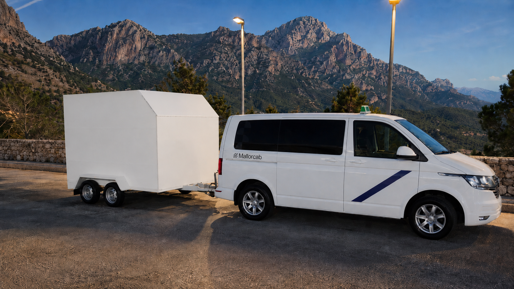Taxi 38 en Puerto Pollença, taxi de 8 plazas con remolque para bicicletas